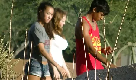 طعنه های سبزه در فول سکسس پاشنه های نایلونی سیاه نوارهایی را برای شما تار می کند