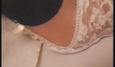 Neela Sky هندی دوست پسر دوستش تصاویر سکسی اچ دی را لگد می زند