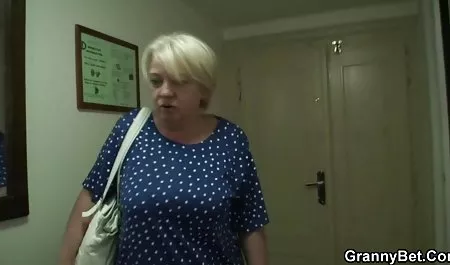 Cheerleader Gangbang توسط تیم فوتبال بازی های فول سکسی