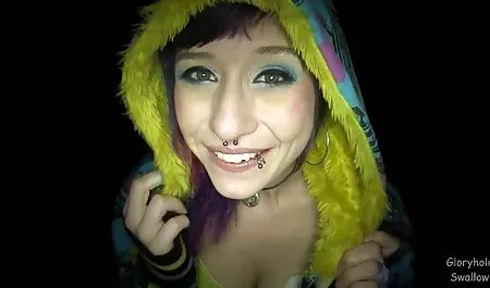 دختر جوان شیرین در صحنه داغ نمایش عمومی سکس جدید فول اچ دی