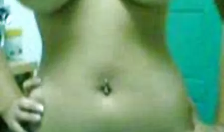 MILF سکس فول اچ عضلانی در یک صحنه BDSM با موچین در بیدمشک گره خورده است