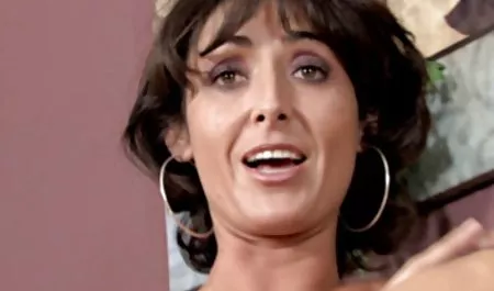 نوجوان شلخته در روز تولد با پدر پسر دوست می فیلم های سکسی فول اچ دی دارد