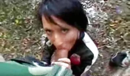 Busty Gilf می شود در حالی که لباس های شسته شده انجام می شود تصاویر سکسی فول