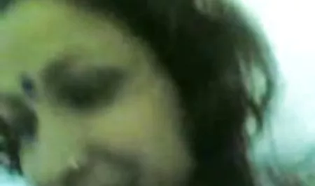 عوضی شیطانی والری هیلتون از دو کانال سکس فول دیک غول پیکر مراقبت می کند