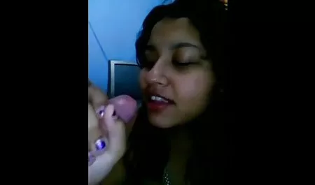 در حالی که پسر آنها را تنها می گذارد فول سکسب ، پدر حیله گر اغوا می کند و فاک می کند