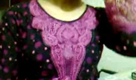 شوهر جوان کوس فول اچ دی اجازه می دهد دوست دختر ناخوشایند ناخن توسط استخر