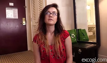 زیبایی قدیمی پیرمردی جوانی را از سکس فول اچ لحاظ ذهنی لذت می برد