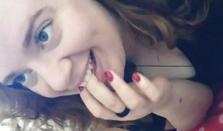 مادر هندی آلمانی با پسربچه جوانی از گروه فول سکسی کاربر در فضای باز استفاده می کند